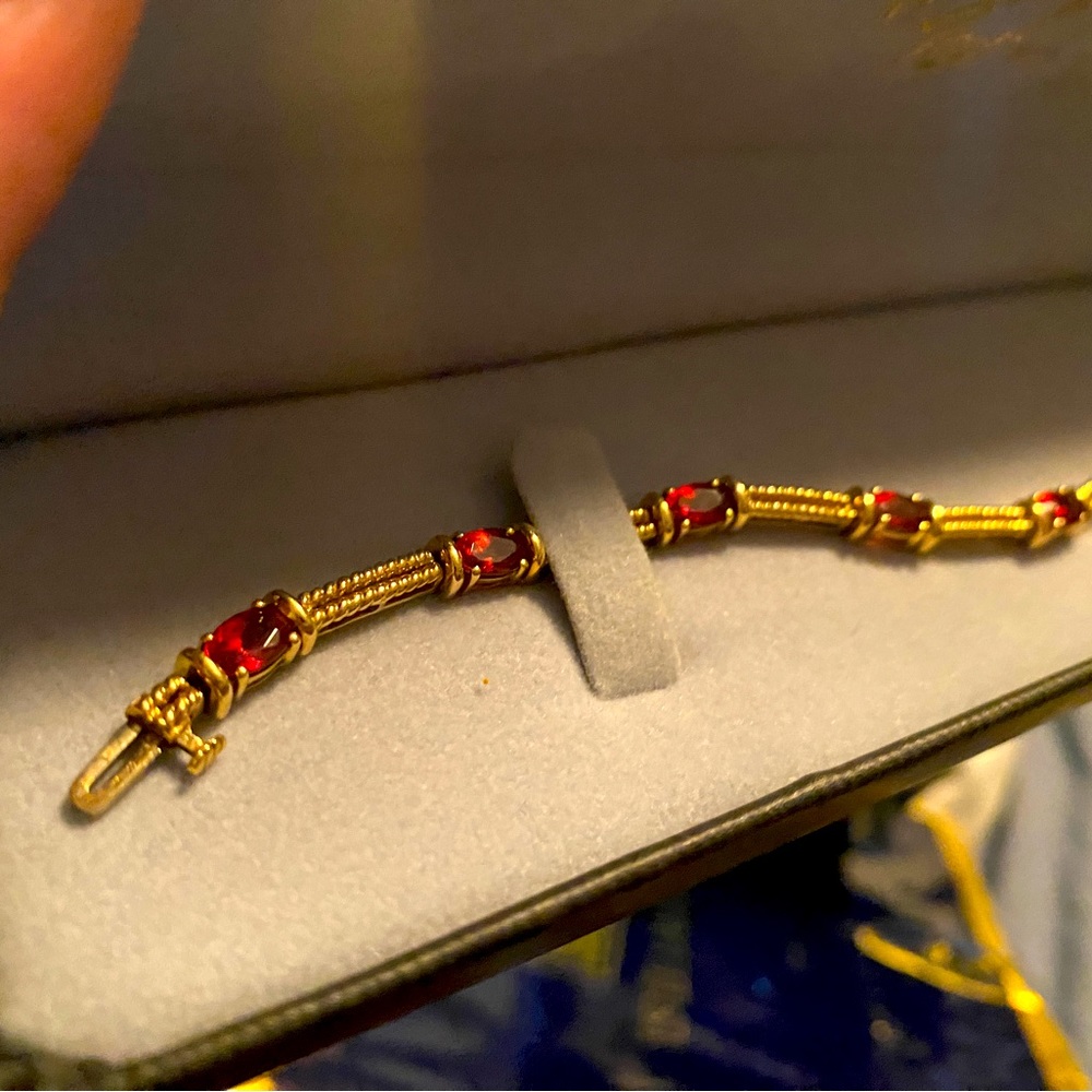 14kt Gold and Smooth Garnet linked bracelet